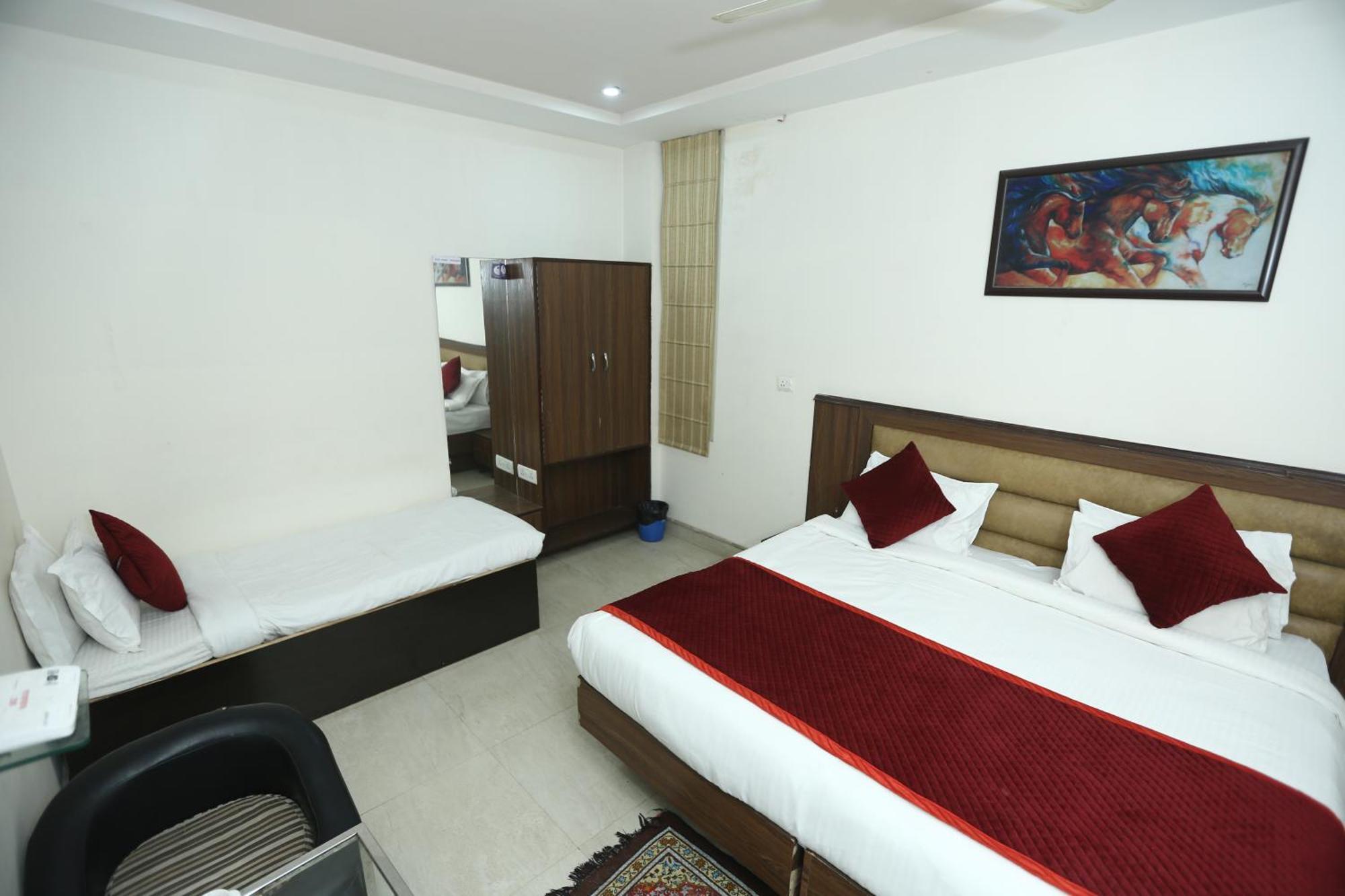 Hotel Orchid & Banquet 3*